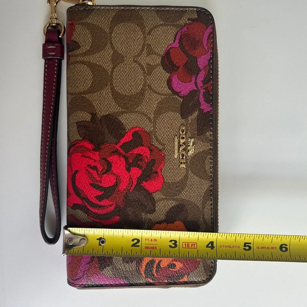 Coach Signature Jumbo Floral Khaki Canvas Zip Around Wallet CE668 Excellent